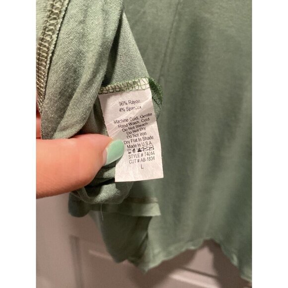 Boutique basic green shirt size large - Picture 3 of 3